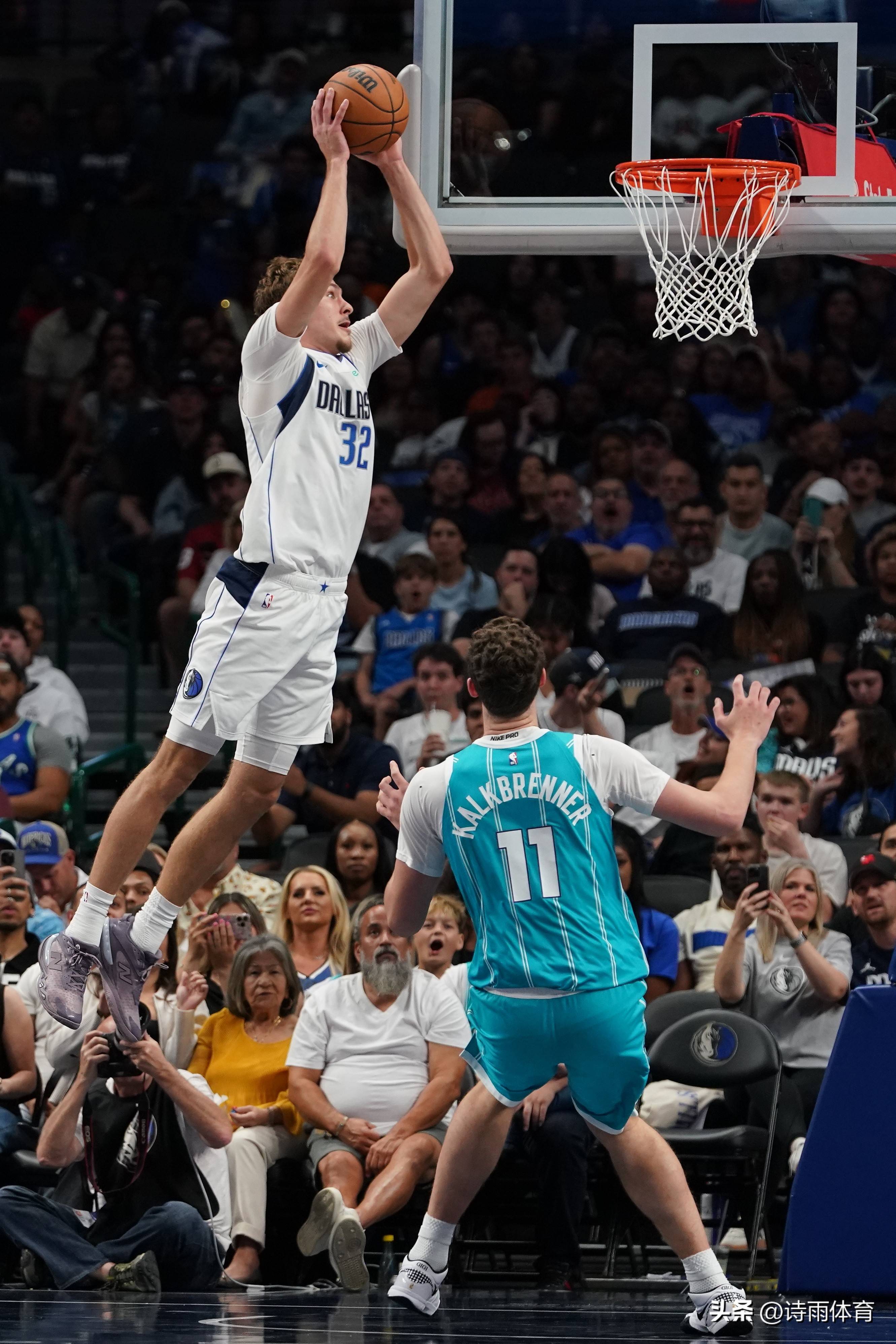 爱游戏体育-浓眉哥在独行侠比赛中高光表现，战术调整引发热议！的简单介绍