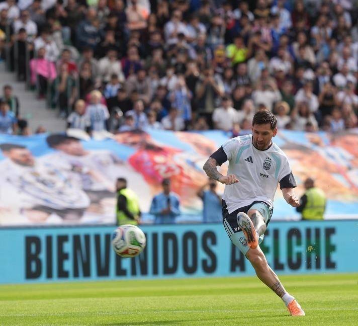 爱游戏体育-包含梅西回归赛场，赛况扑朔迷离首场状态亮眼，IG观众沸腾！的词条